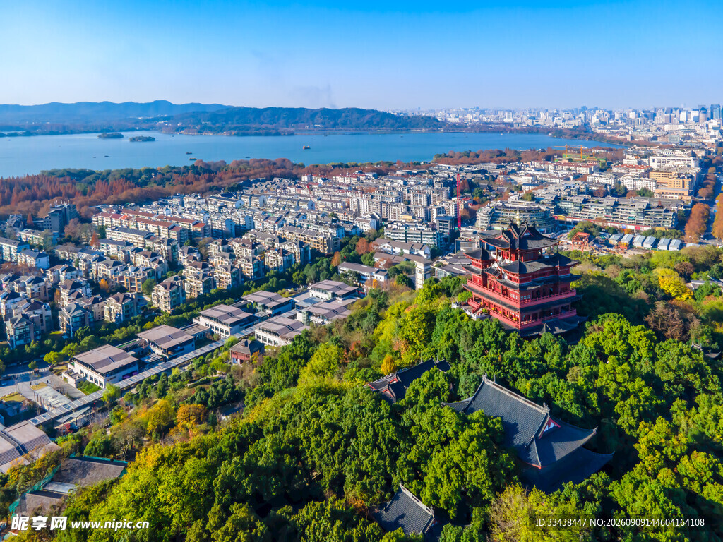 俯瞰城市中的古典楼阁景观