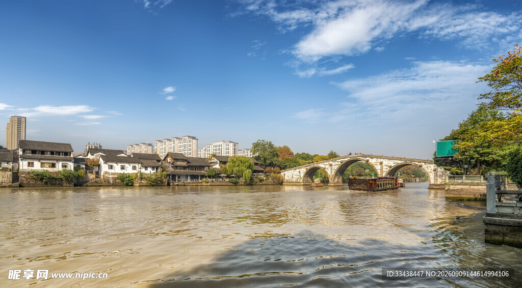 河畔古桥风景