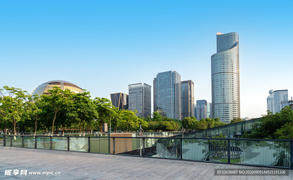 城市河畔现代建筑风光