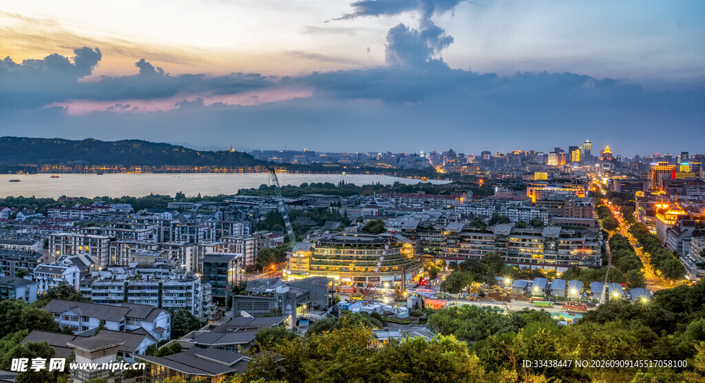 城市黄昏美景俯瞰图