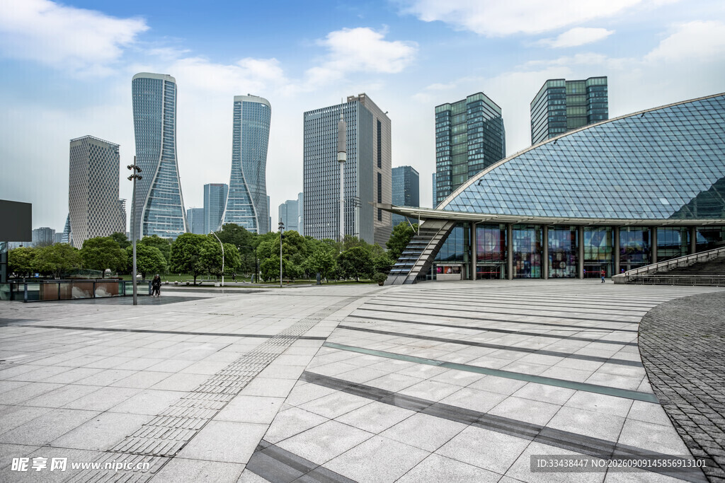 城市广场与现代建筑群