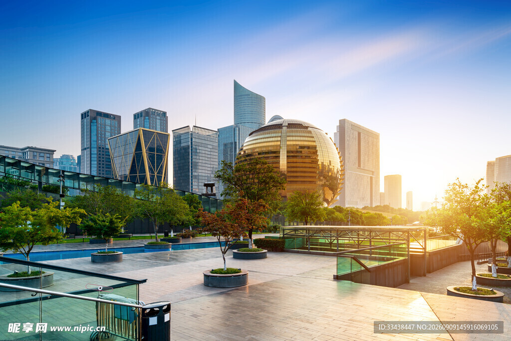 城市天际线与户外休闲空间