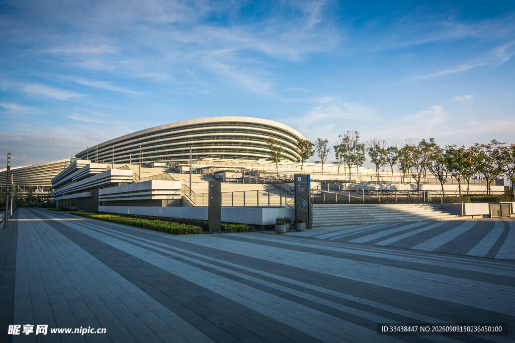 现代风格的大型建筑景观
