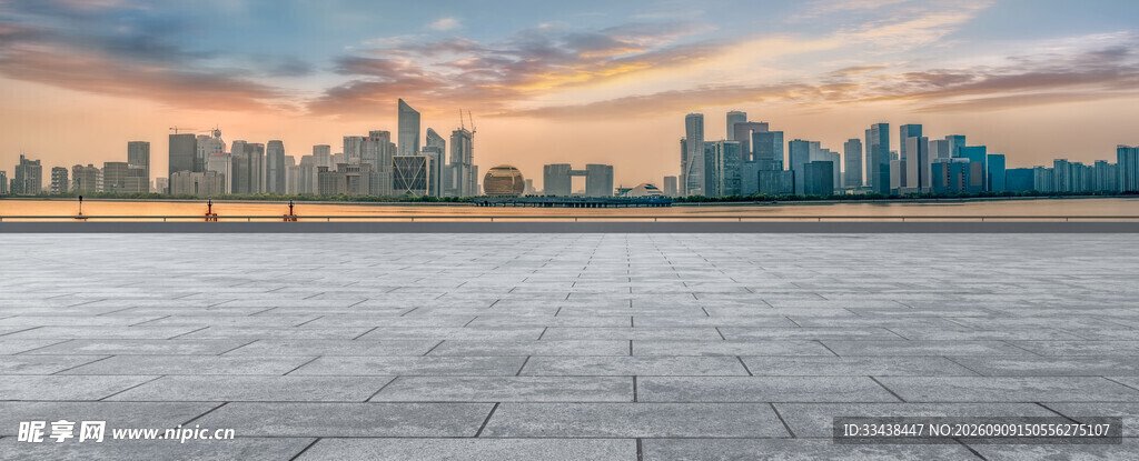 城市天际线与开阔前景