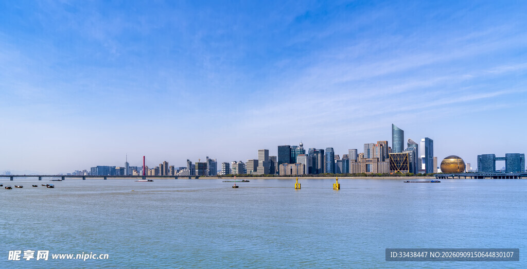 海滨城市天际线美丽景观