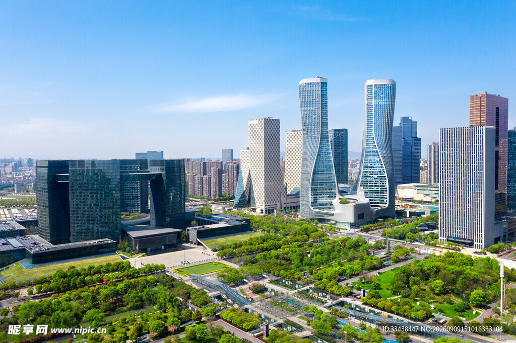 都市繁华景观绿意盎然