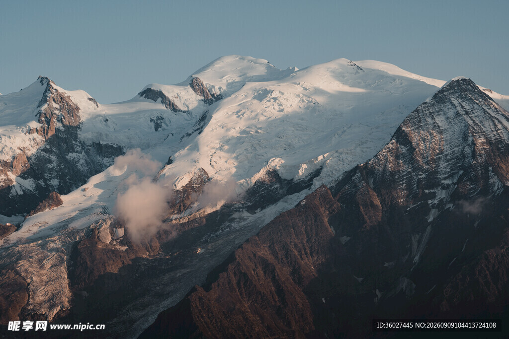 壮丽雪山景观