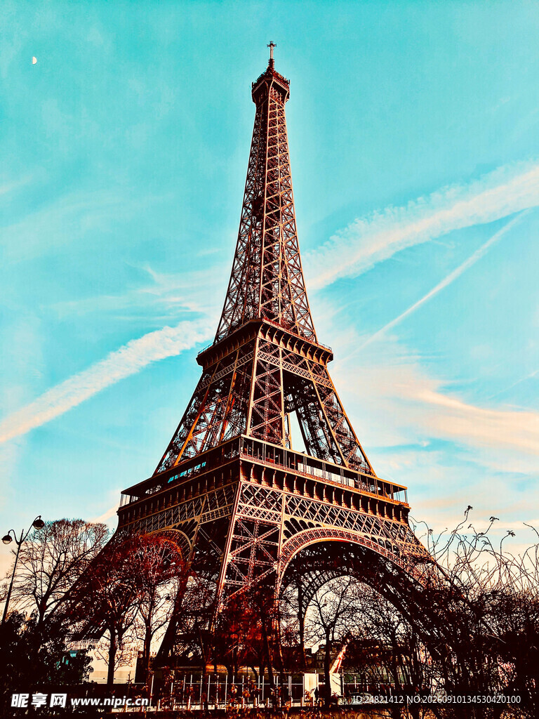 埃菲尔铁塔风景图