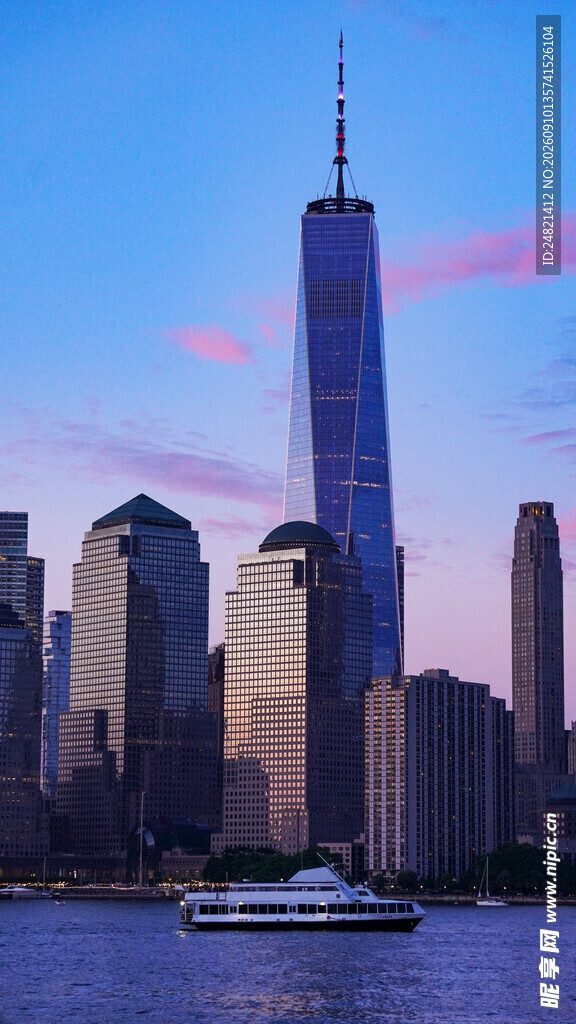纽约城市天际线与游船