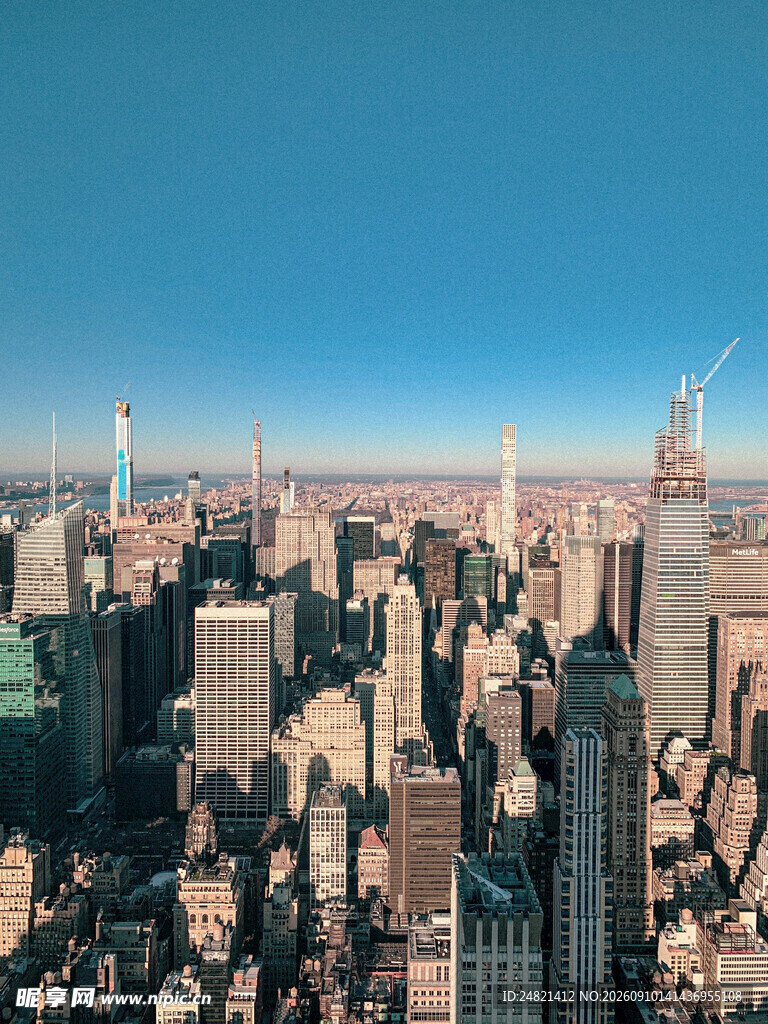俯瞰繁华都市建筑群