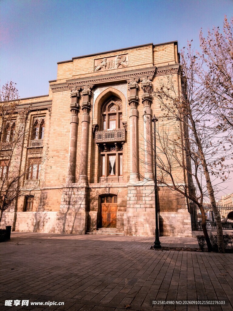 古老宏伟的欧式建筑外观