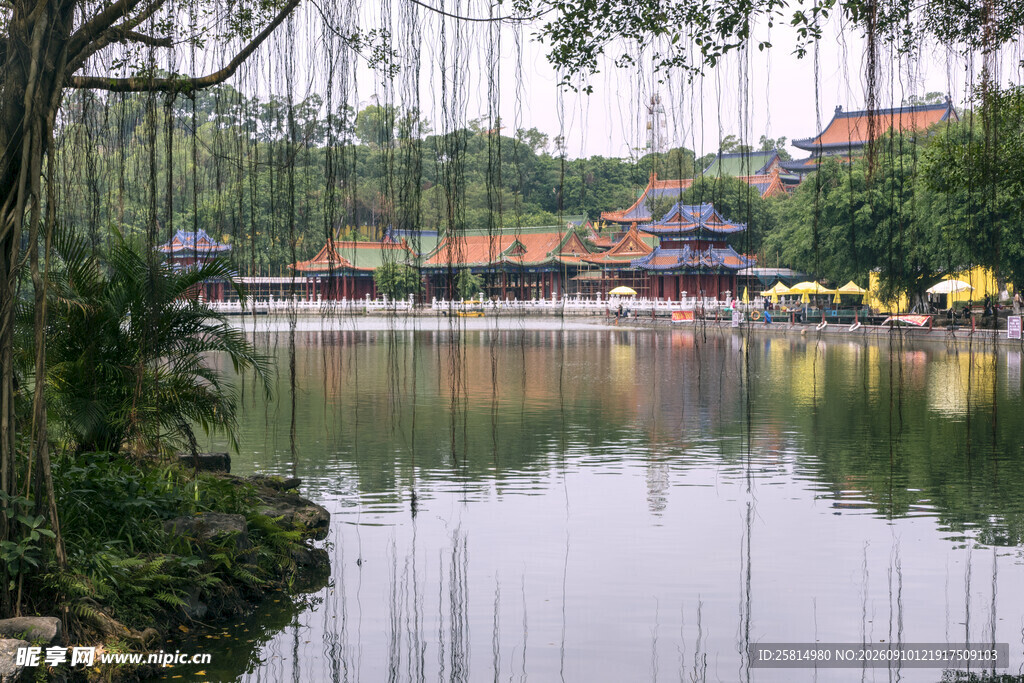 湖畔中式景致宁静美好