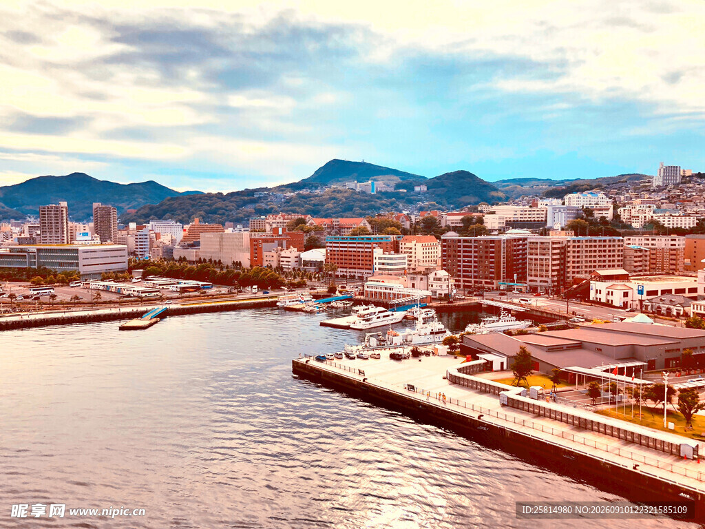 海滨城市美丽港口风光