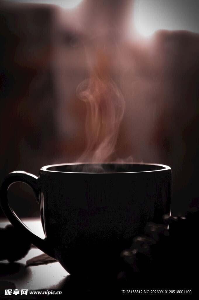 热气腾腾的咖啡杯