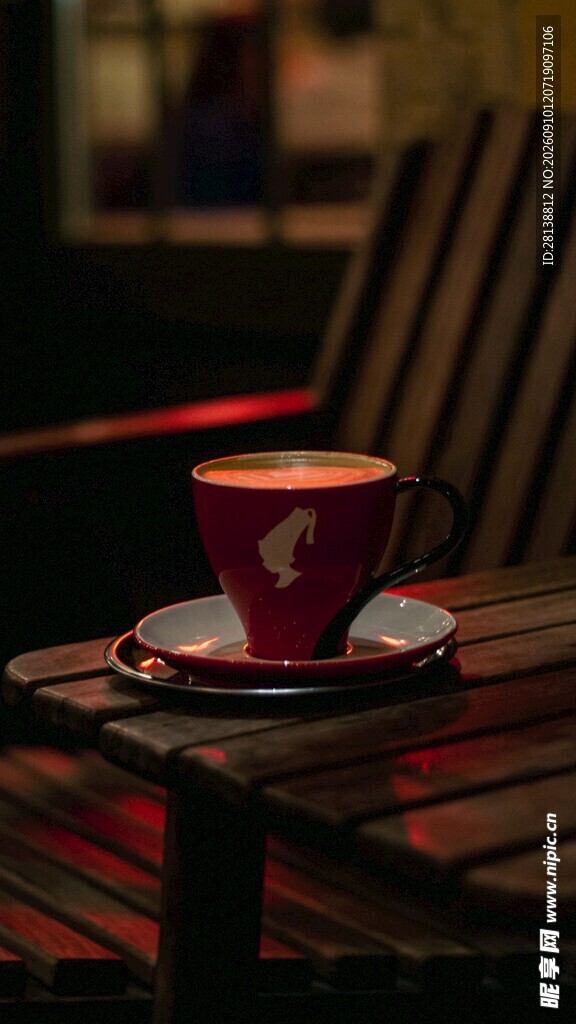 温馨氛围中的咖啡杯