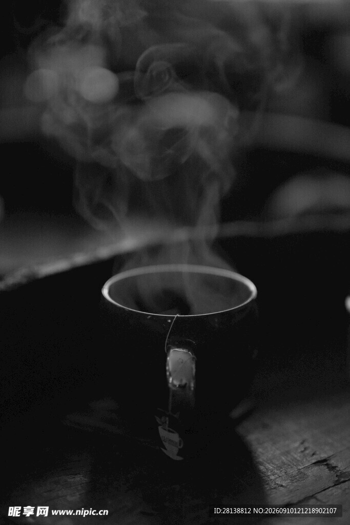 热气腾腾的咖啡杯