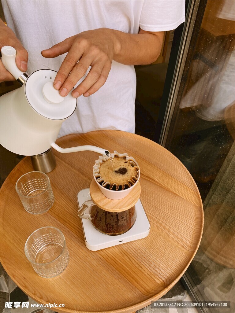 手作咖啡正在精心制作中