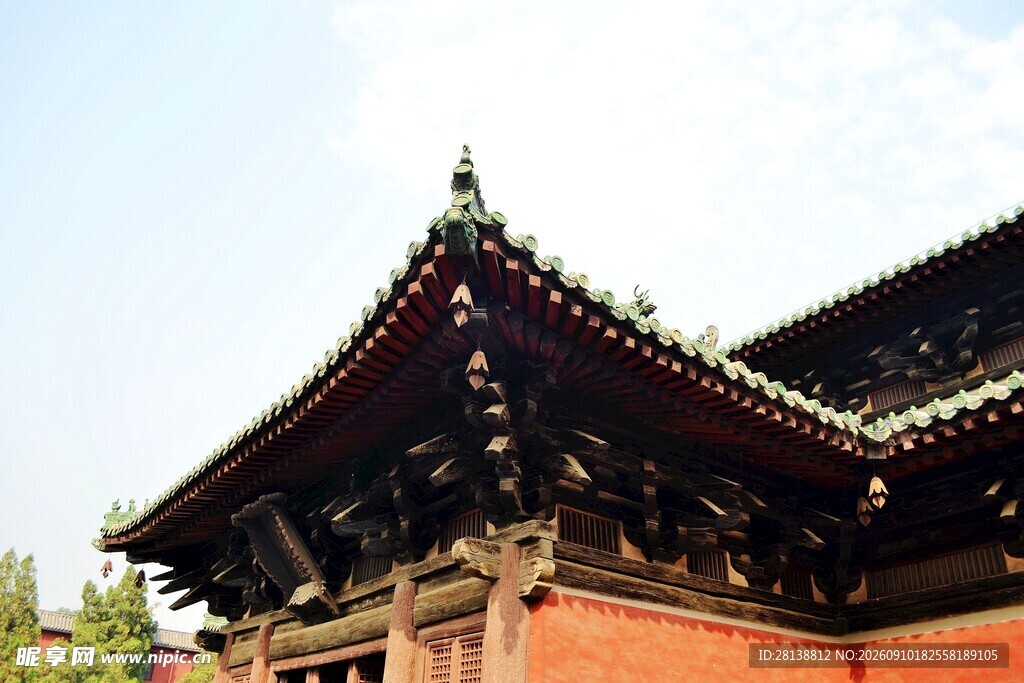 中式古建筑屋檐一角