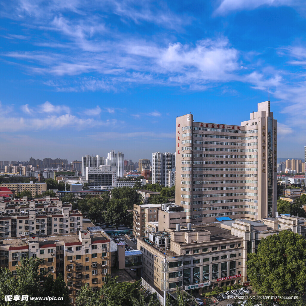 城市高楼与周边建筑景观