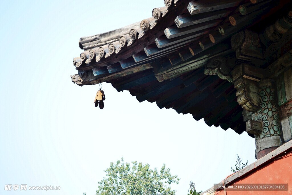 中式古建筑屋檐一角