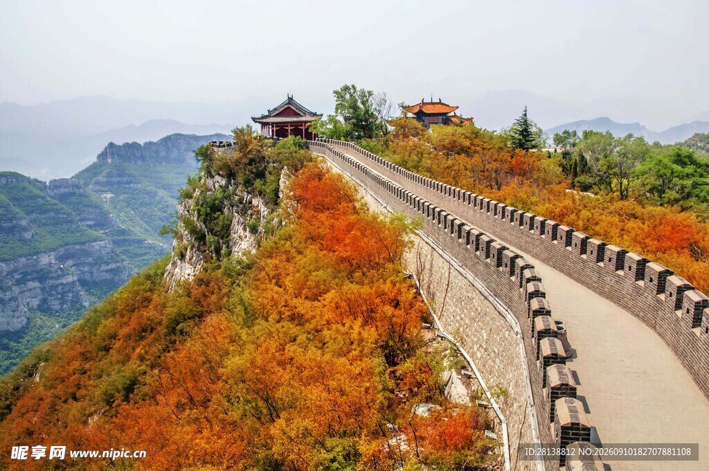 秋日山间公路绝美风光