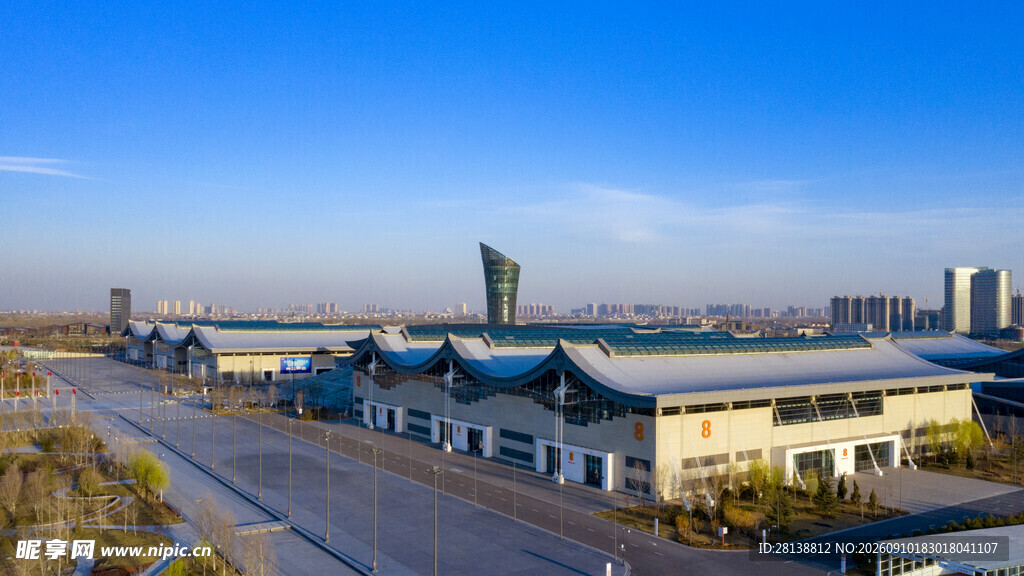 城市边缘建筑群俯瞰