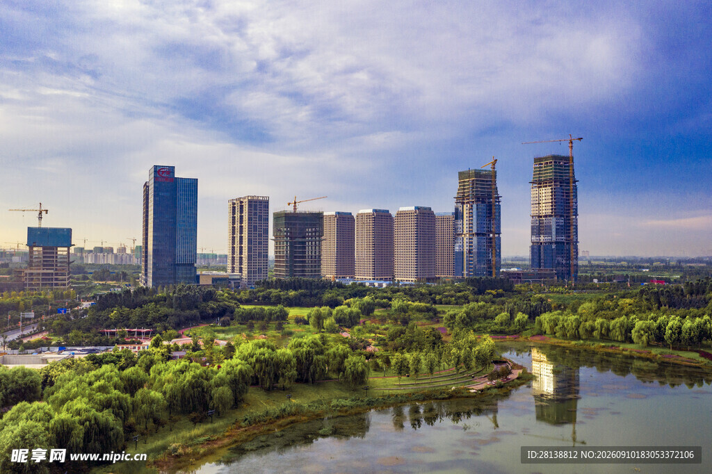 城市湖畔高楼美景