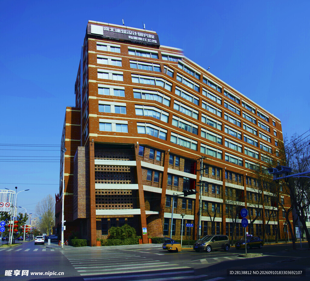 多层红砖建筑外观