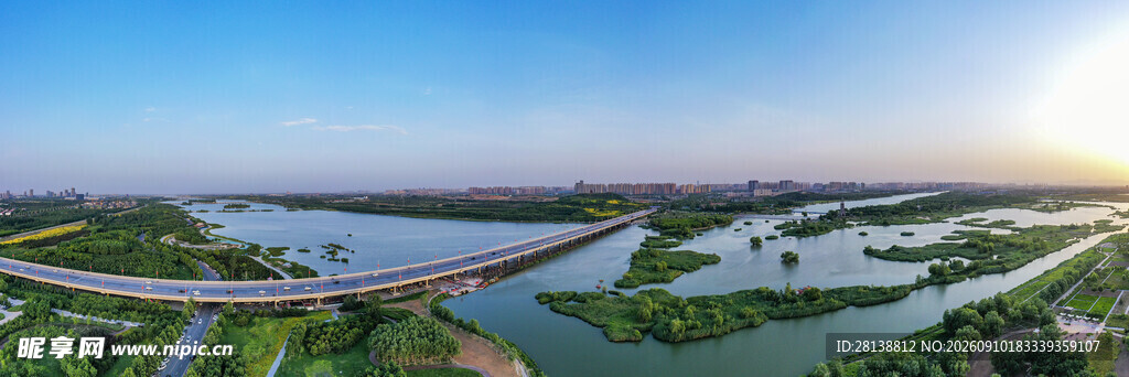 河畔风光全景图