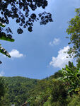 天空白云  蓝天山村