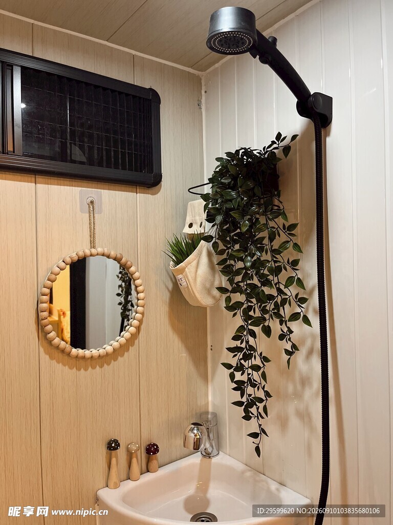 简约浴室绿植装饰一角