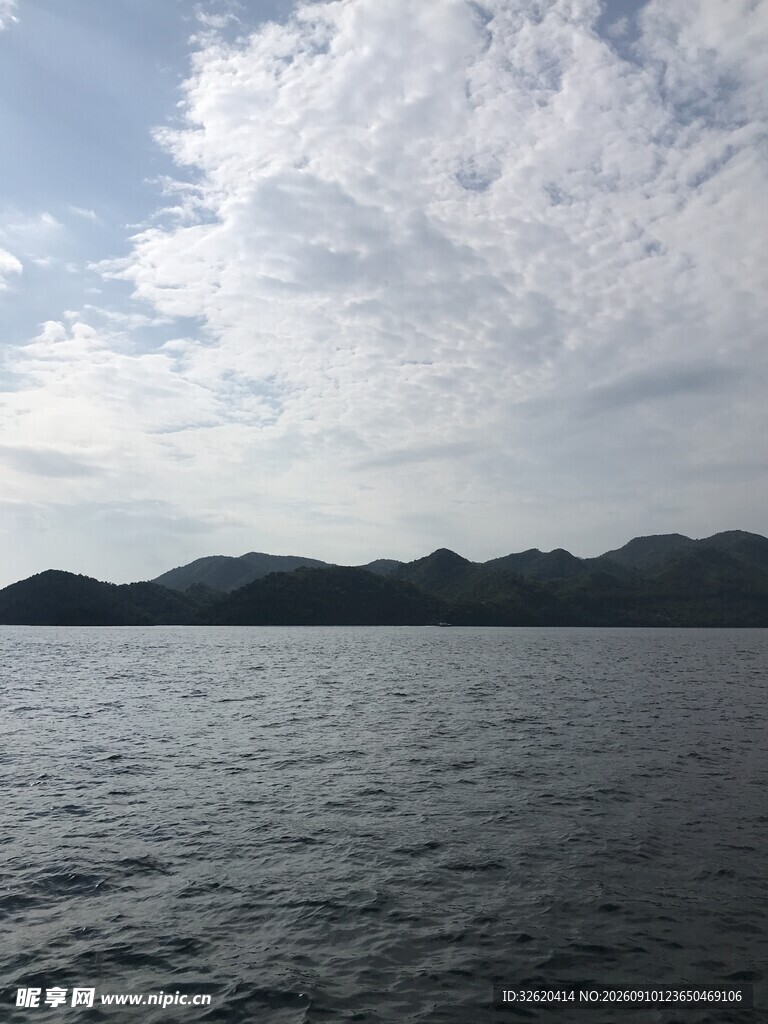 海上云景