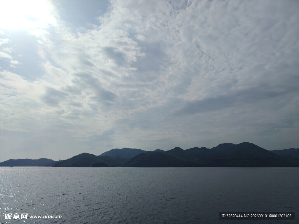 海上云景