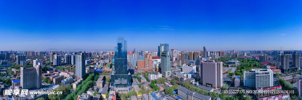 城市天际线全景俯瞰图