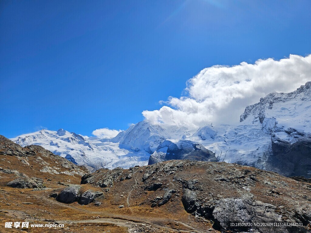 雪山壮丽风光