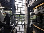 现代玻璃建筑SOHO内部景观