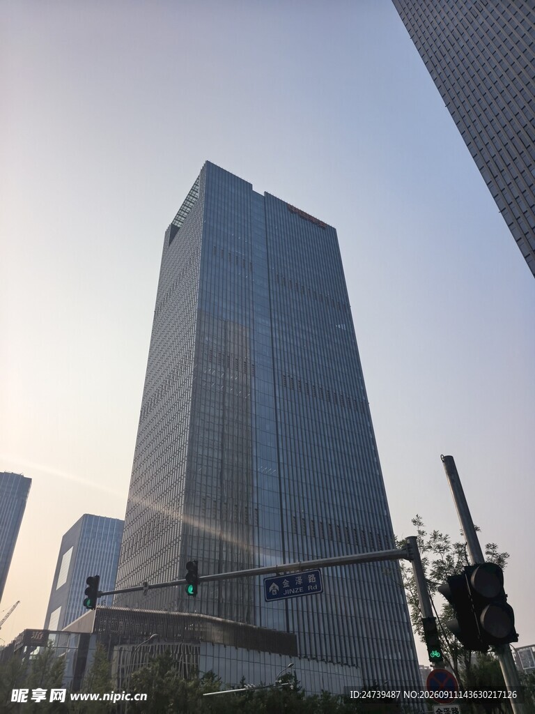 城市中的高耸摩天大楼