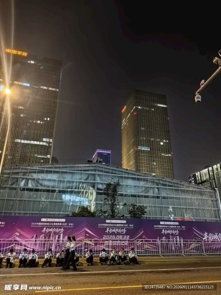城市夜晚街道景象