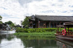 古风建筑与游船