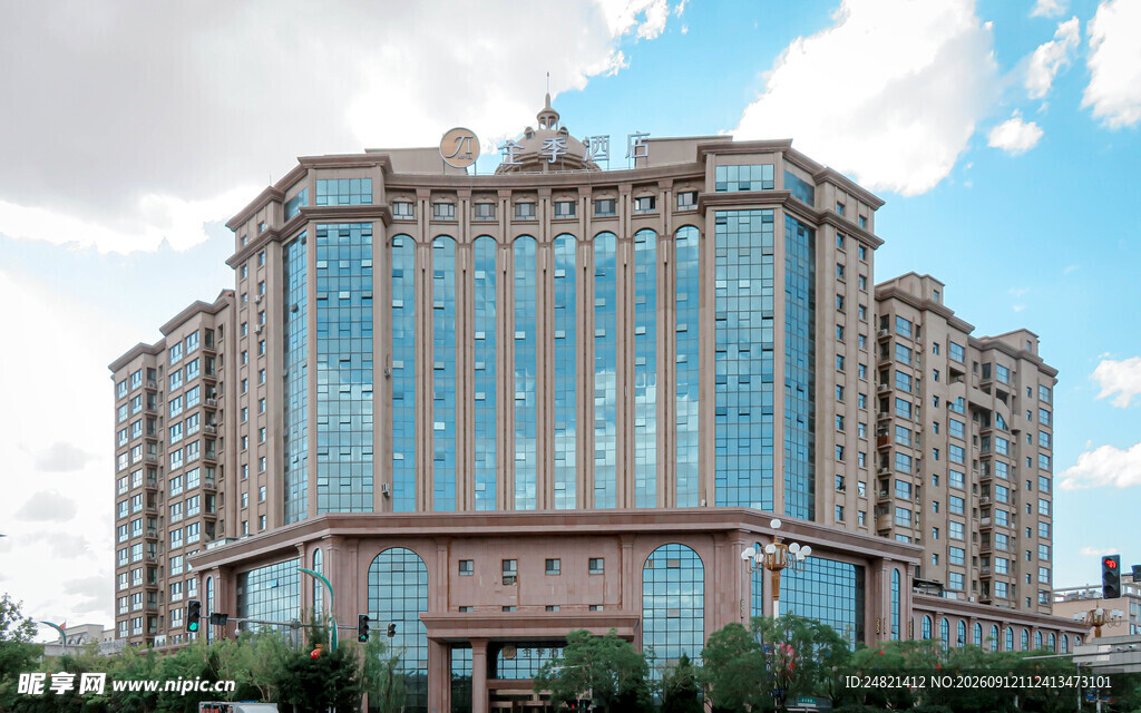 现代风格大型建筑外观