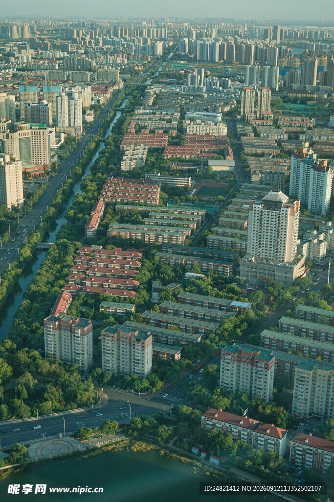 城市俯瞰建筑与绿化景观