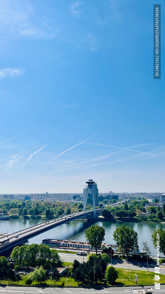 河畔桥梁风景