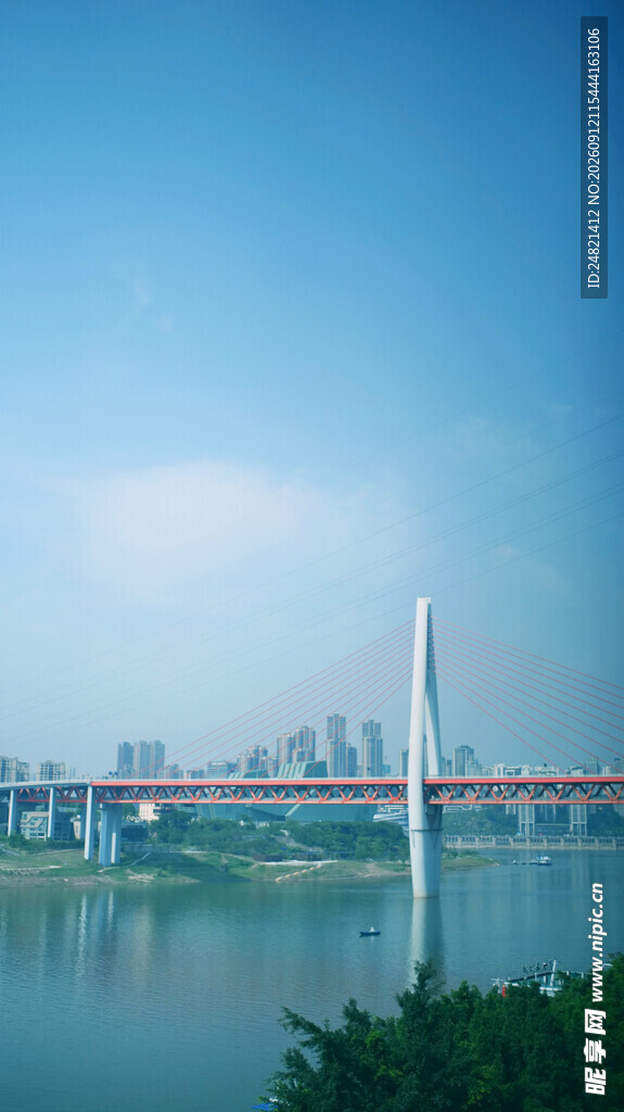 城市河畔桥梁美丽风光