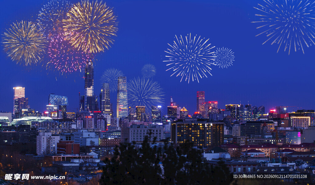 城市夜空绚烂烟花美景