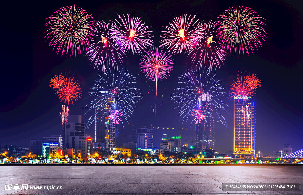 城市夜空绚烂烟花美景