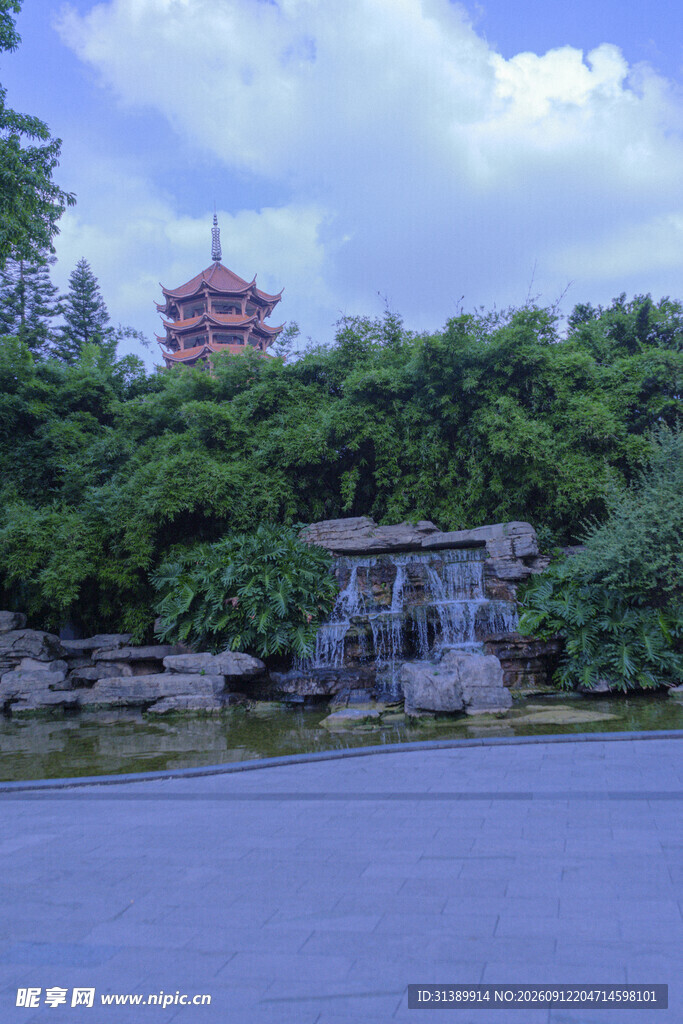 湖畔古亭