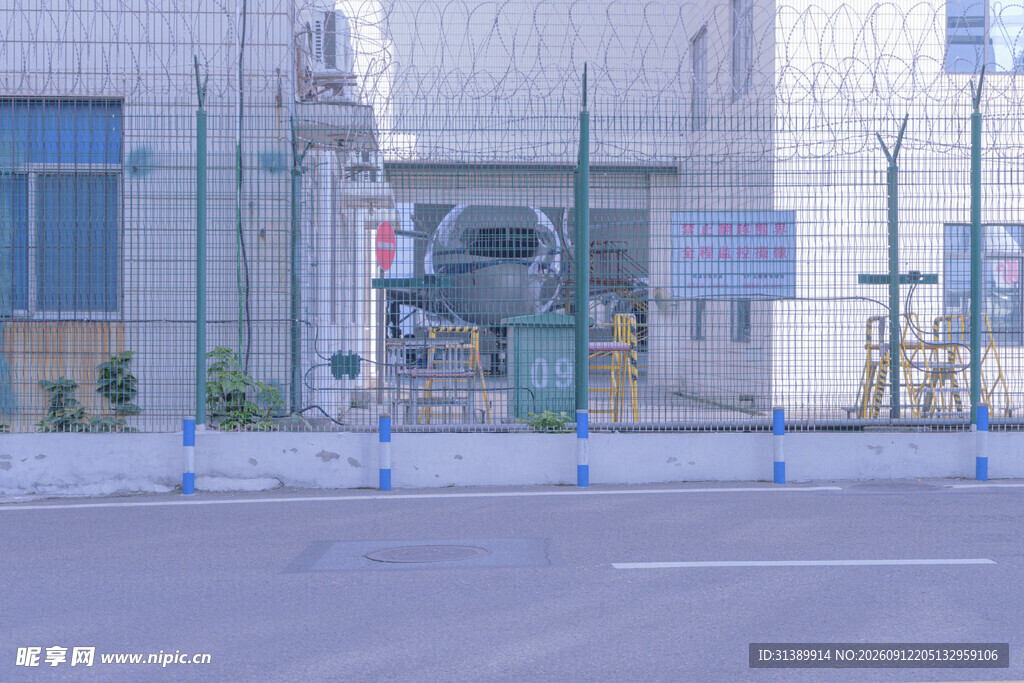工厂外道路及围栏场景