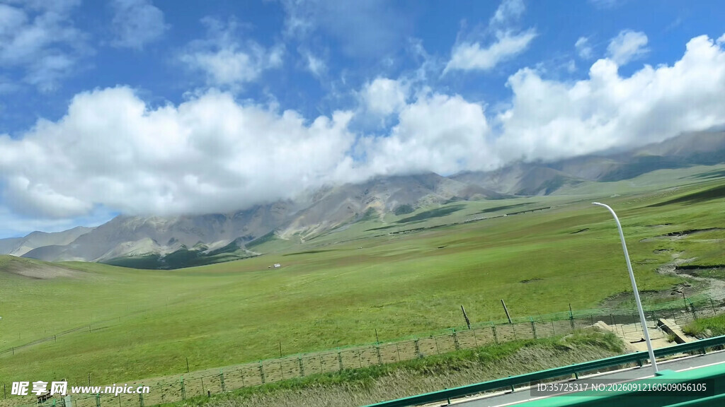 草原风光蓝天白云下美景