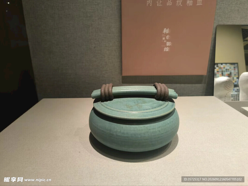 青色提梁瓷壶展示