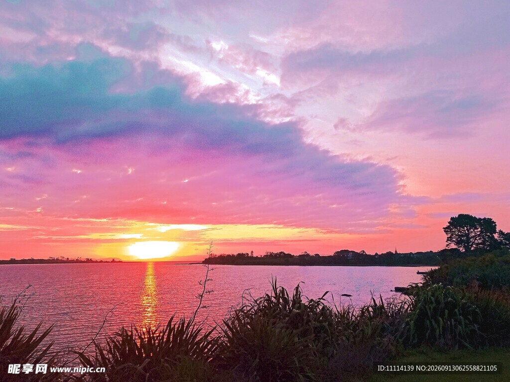 海滨绚丽日落美景